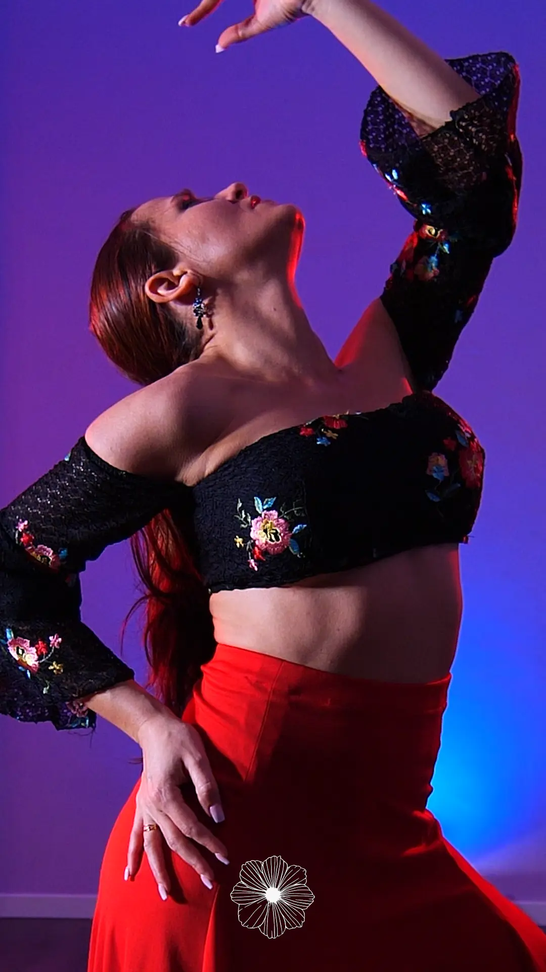 María La Zíngara, luz roja y azul